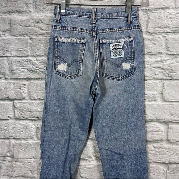 VTG 70’s Levi’s White Tag Distressed Light Wash Straight Leg Jeans 23”x 27” - Picture 6 of 11